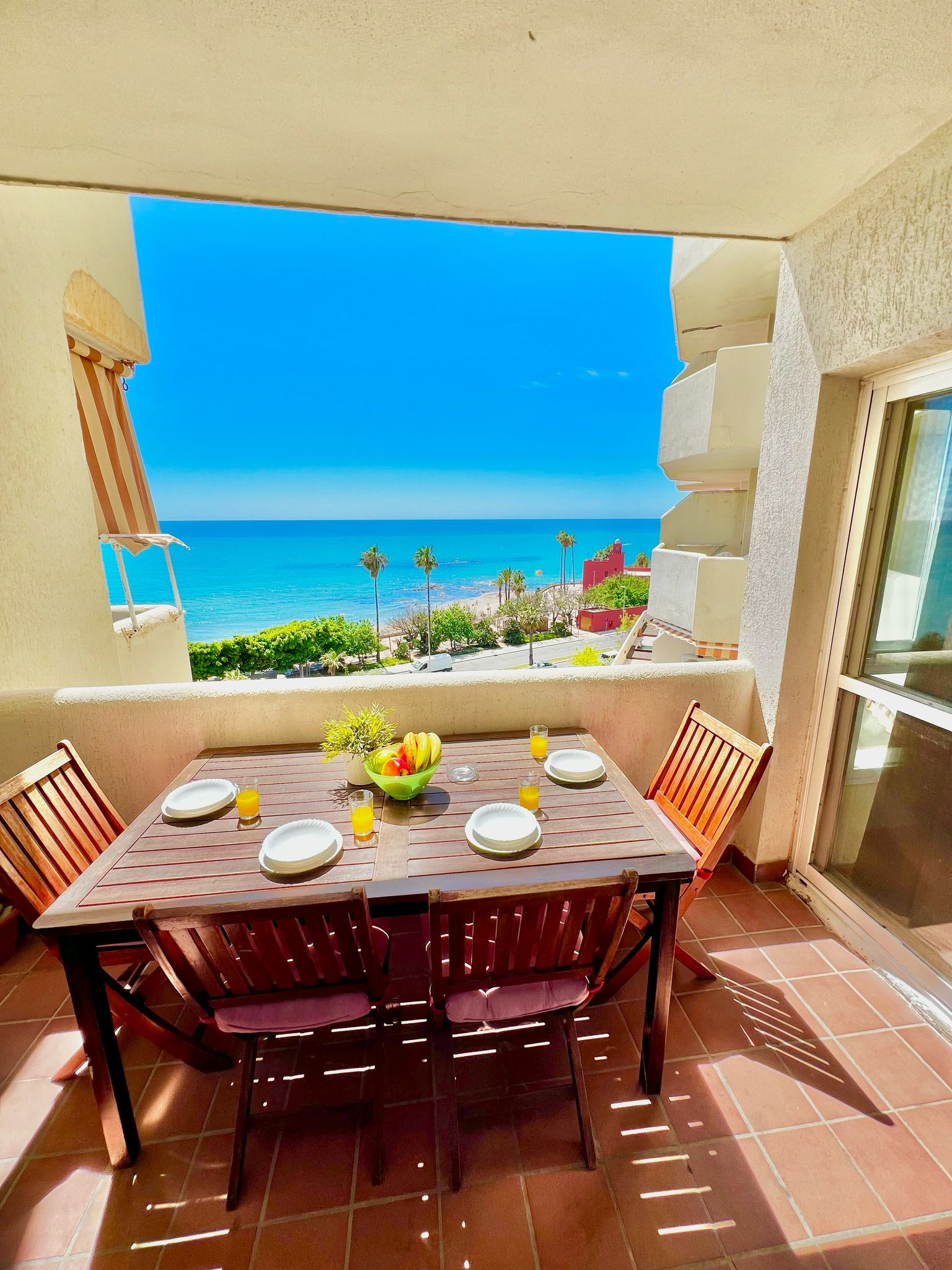  in Benalmádena - Beachfront Holiday Apartment in Benalbeach