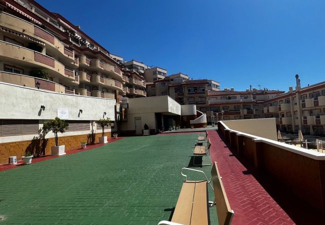 Apartment in Benalmádena - Large Apartment with Sea Views & Terrace