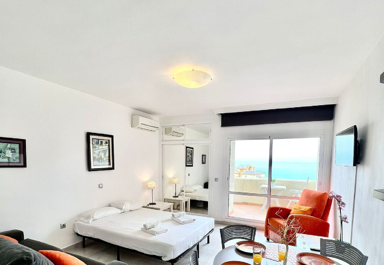 Studio in Benalmádena - Spacious Studio in Benalbeach with sea views