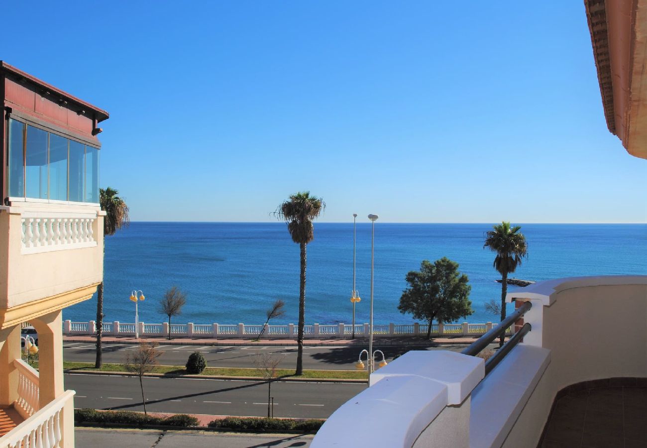 Apartment in Benalmádena - Large Apartment with Sea Views & Terrace