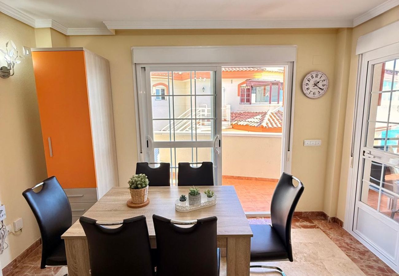 Apartment in Benalmádena - Large Apartment with Sea Views & Terrace