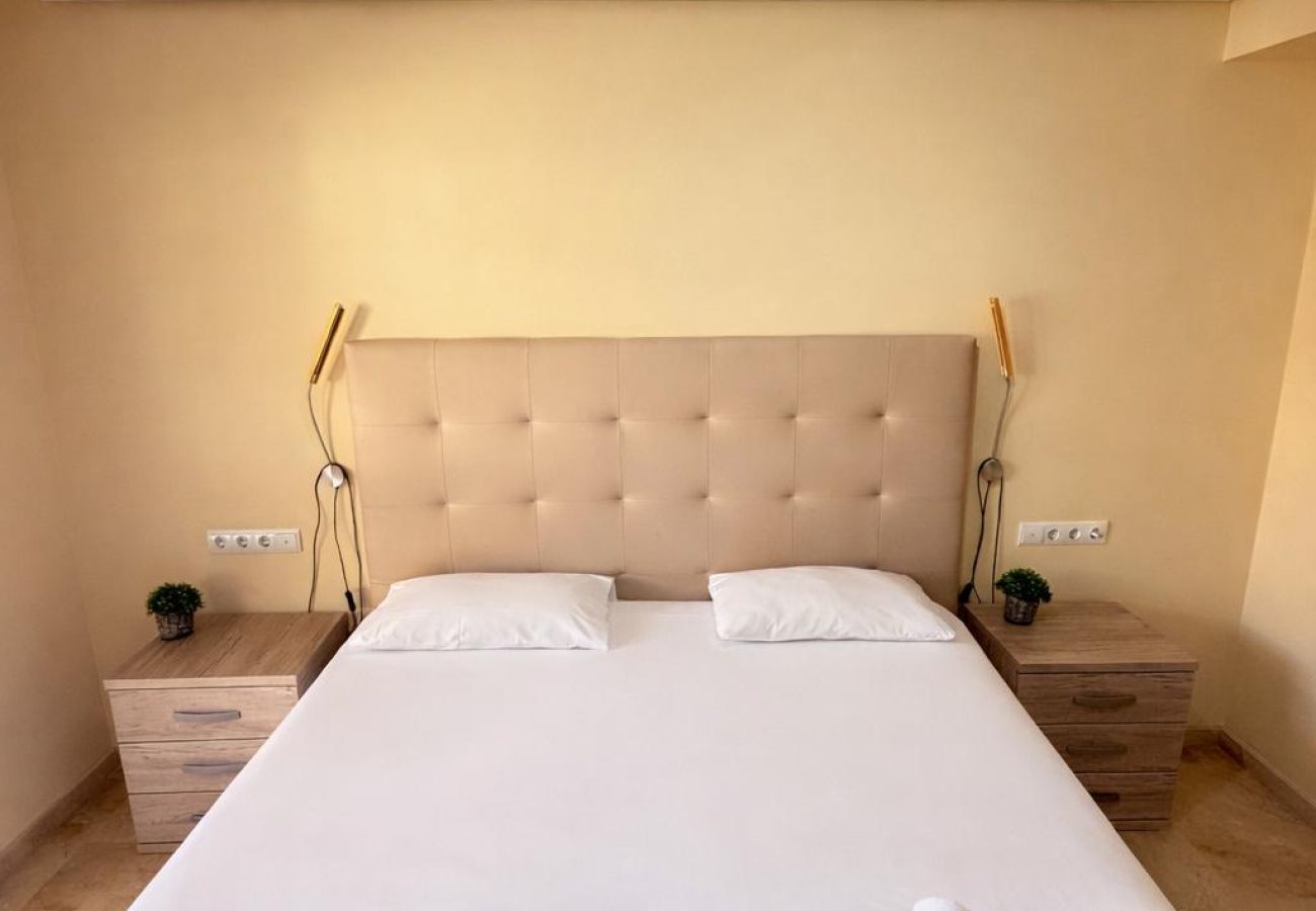 Apartment in Benalmádena - Large Apartment with Sea Views & Terrace