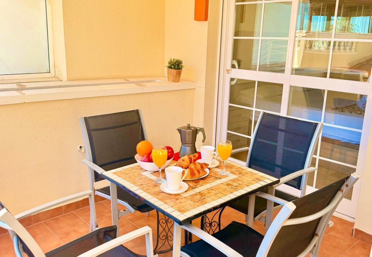 Apartment in Benalmádena - Large Apartment with Sea Views & Terrace