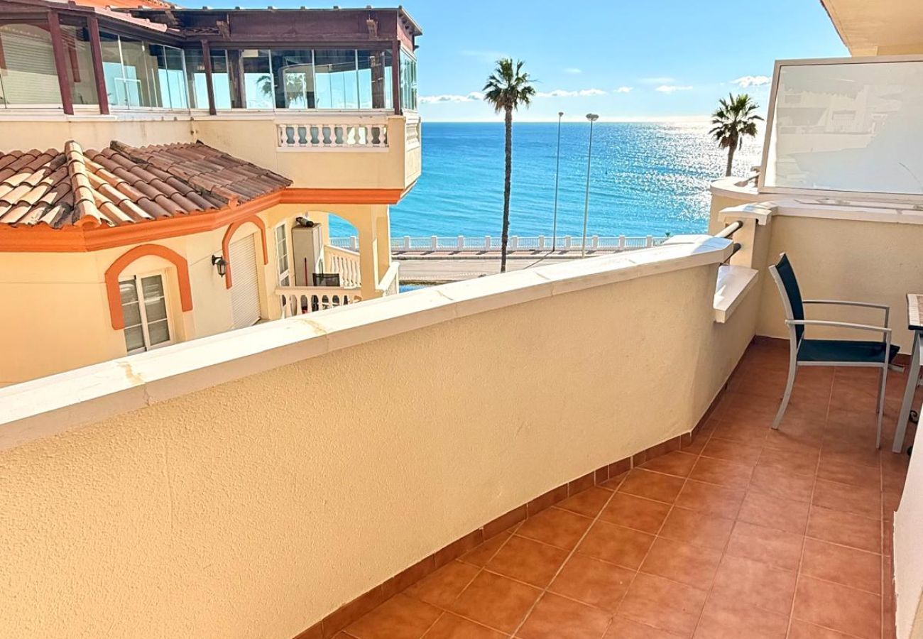 Apartment in Benalmádena - Large Apartment with Sea Views & Terrace
