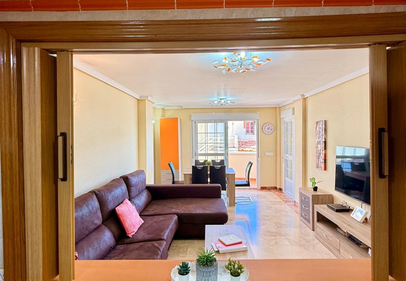 Apartment in Benalmádena - Large Apartment with Sea Views & Terrace