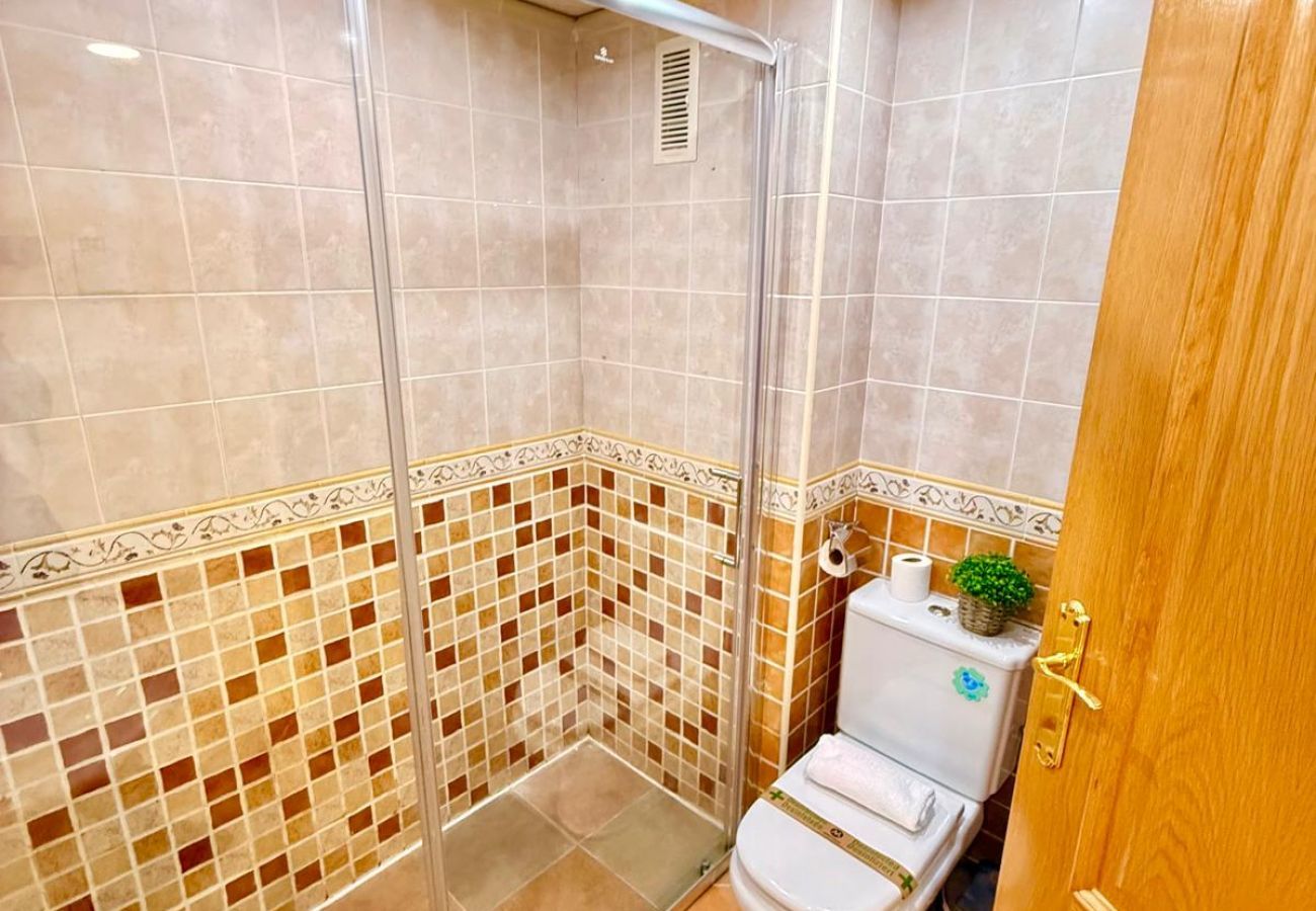 Apartment in Benalmádena - Large Apartment with Sea Views & Terrace