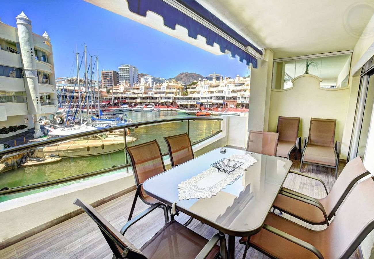 Apartment in Benalmádena - Luxury apartment Puerto Marina Island 