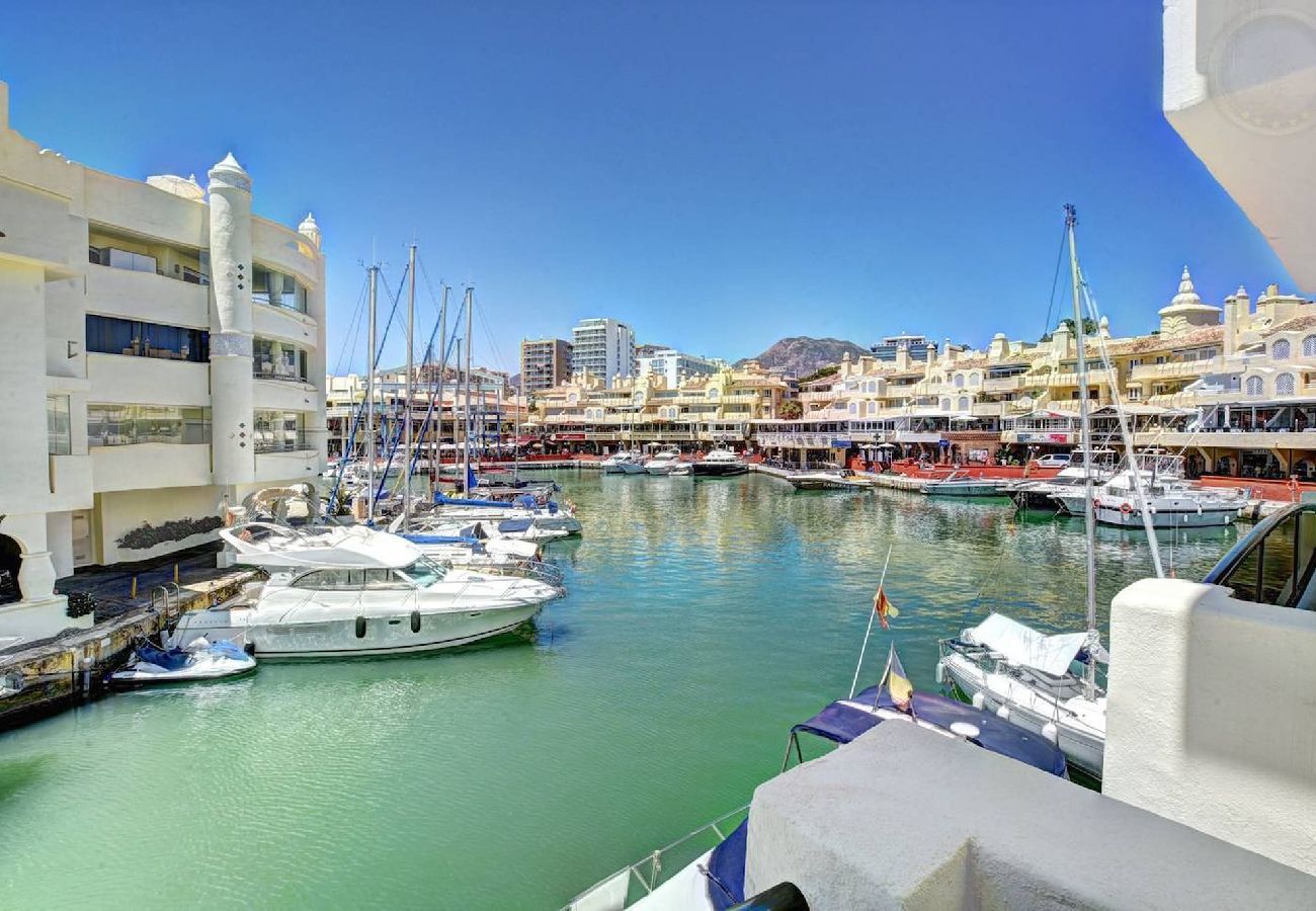 Apartment in Benalmádena - Luxury apartment Puerto Marina Island 