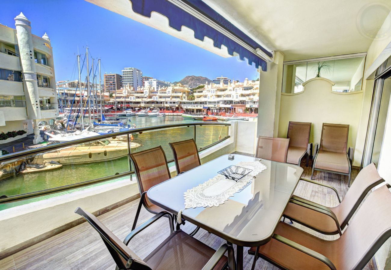 Apartment in Benalmádena - Luxury apartment Puerto Marina Island 