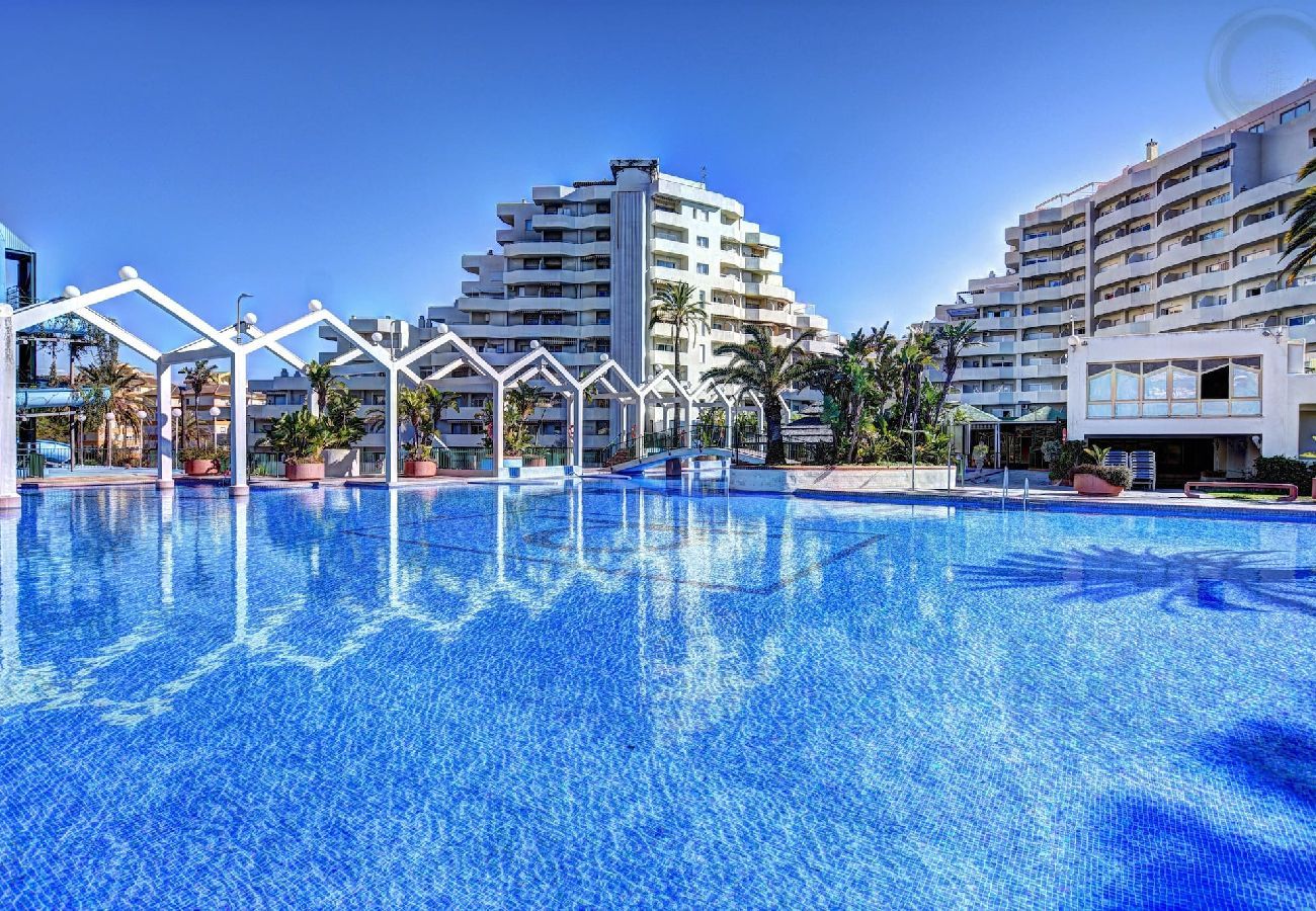 Apartment in Benalmádena - Lovely Sea and Garden View Apartment Benalbeach