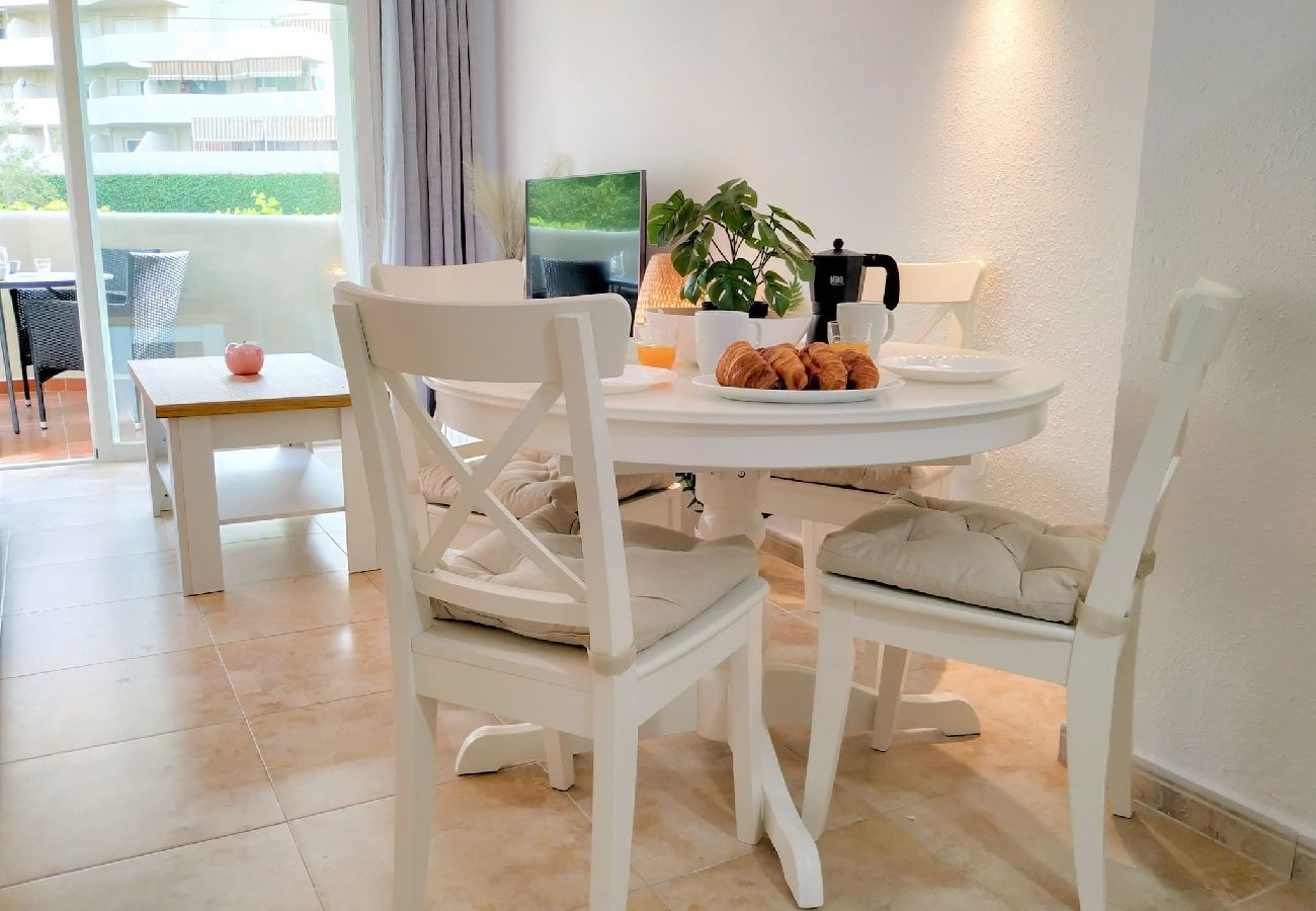 Apartment in Benalmádena - Lovely Sea and Garden View Apartment Benalbeach