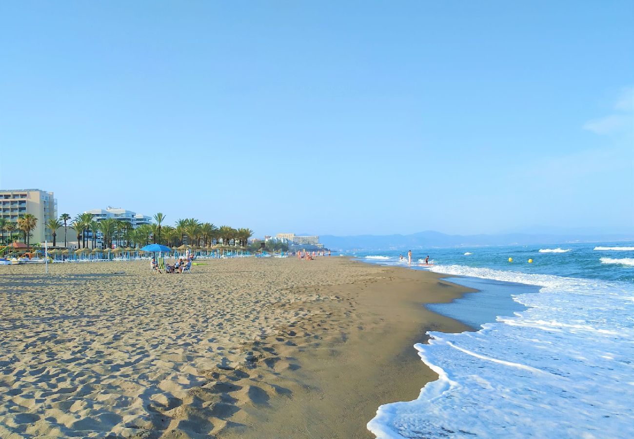 Apartment in Benalmádena - Lovely Sea and Garden View Apartment Benalbeach