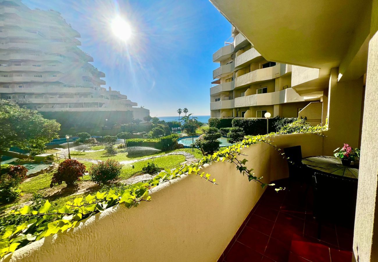 Apartment in Benalmádena - Lovely Sea and Garden View Apartment Benalbeach