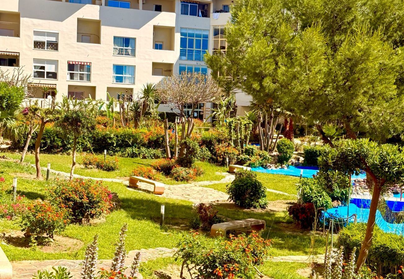 Apartment in Benalmádena - Lovely Sea and Garden View Apartment Benalbeach