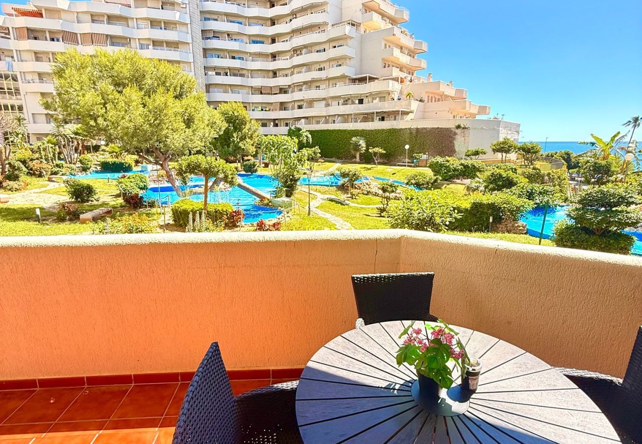 Apartment in Benalmádena - Lovely Sea and Garden View Apartment Benalbeach