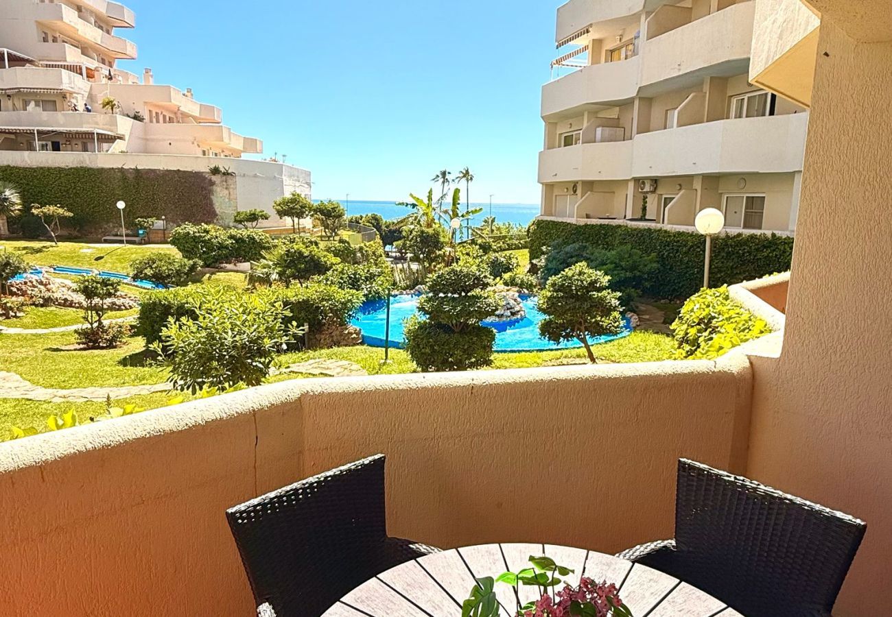 Apartment in Benalmádena - Lovely Sea and Garden View Apartment Benalbeach