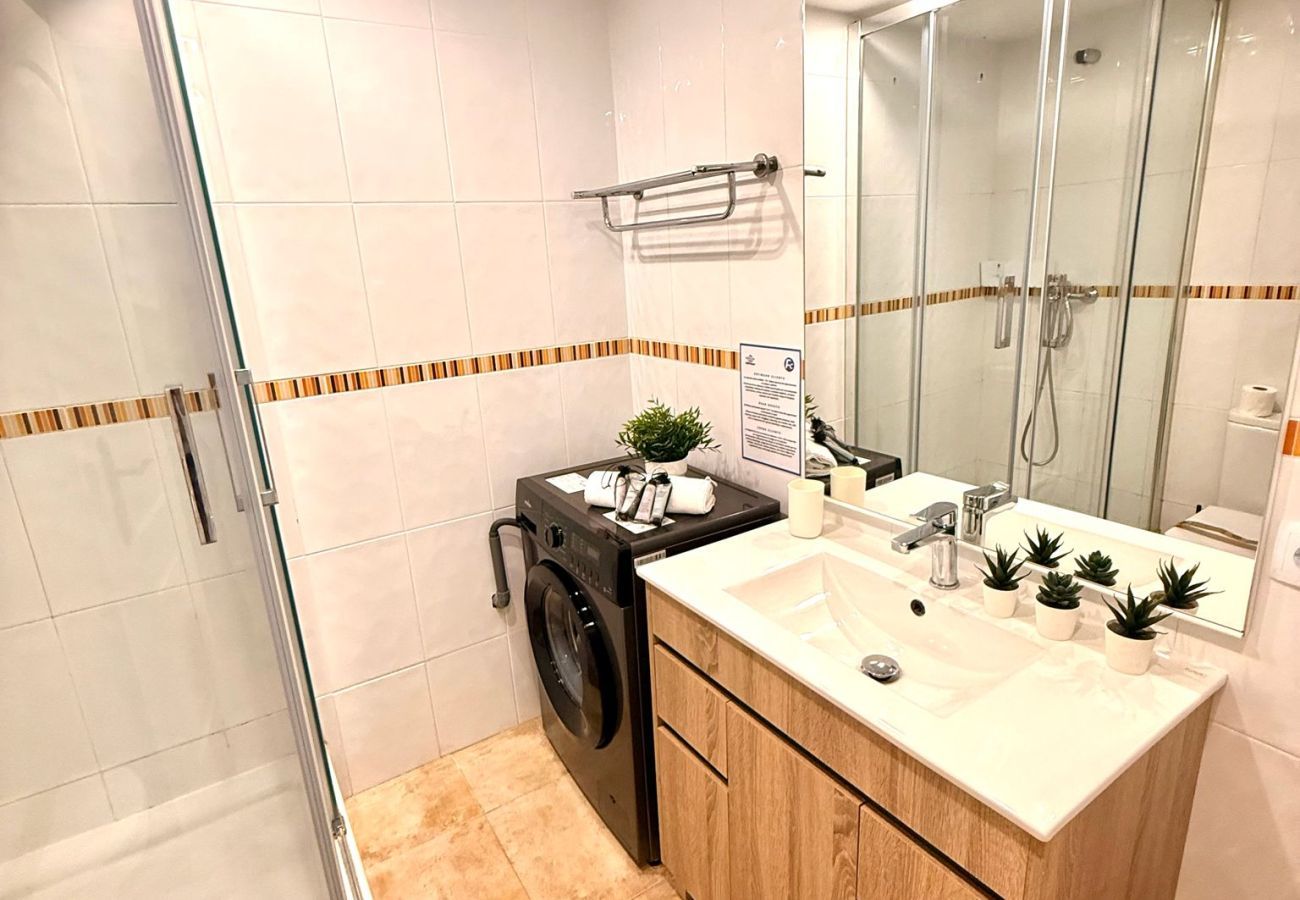 Apartment in Benalmádena - Lovely Sea and Garden View Apartment Benalbeach