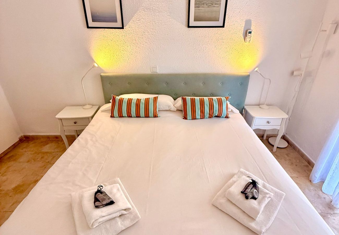Apartment in Benalmádena - Lovely Sea and Garden View Apartment Benalbeach