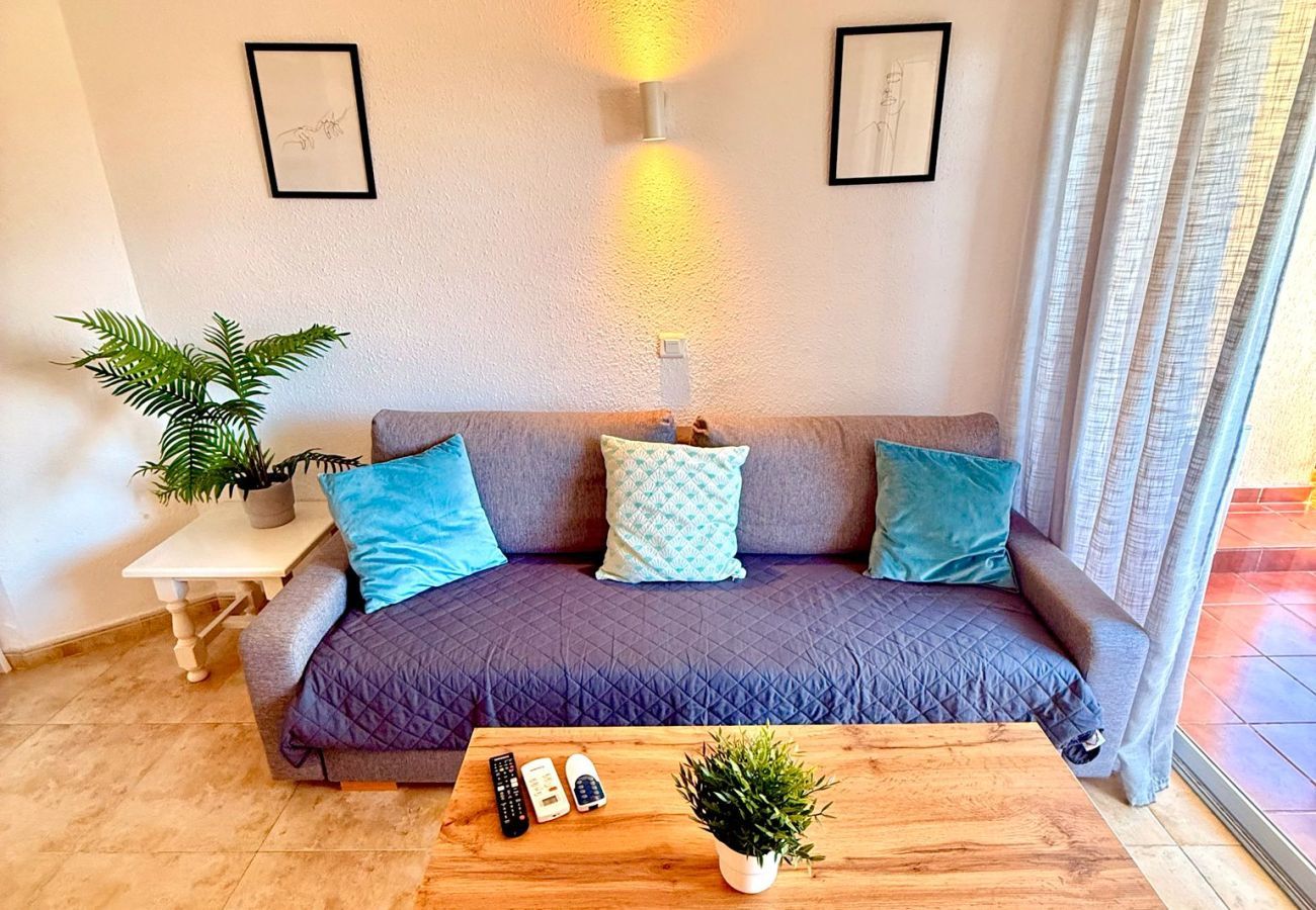 Apartment in Benalmádena - Lovely Sea and Garden View Apartment Benalbeach