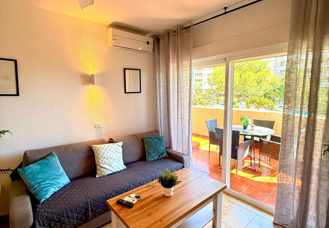 Apartment in Benalmádena - Lovely Sea and Garden View Apartment Benalbeach