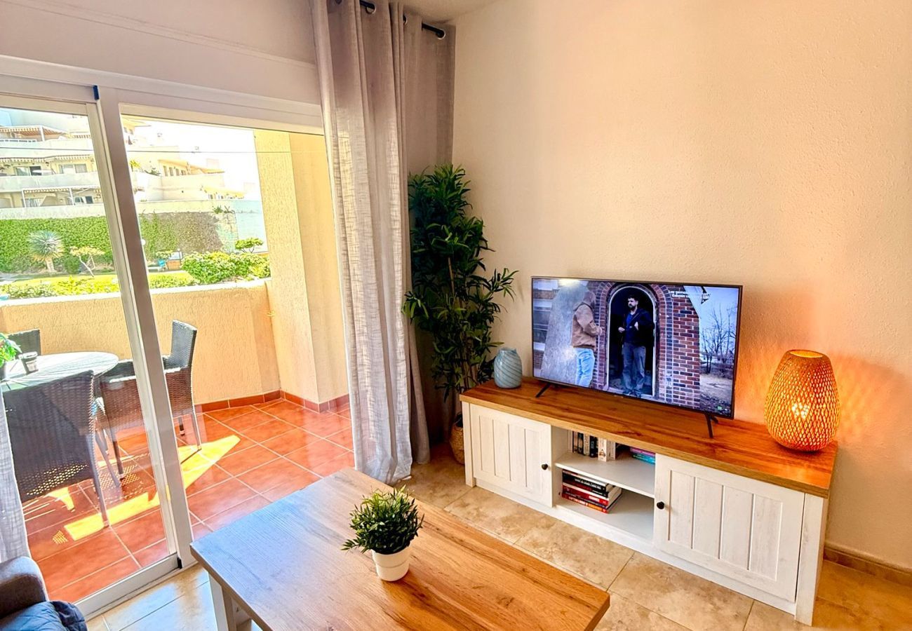 Apartment in Benalmádena - Lovely Sea and Garden View Apartment Benalbeach