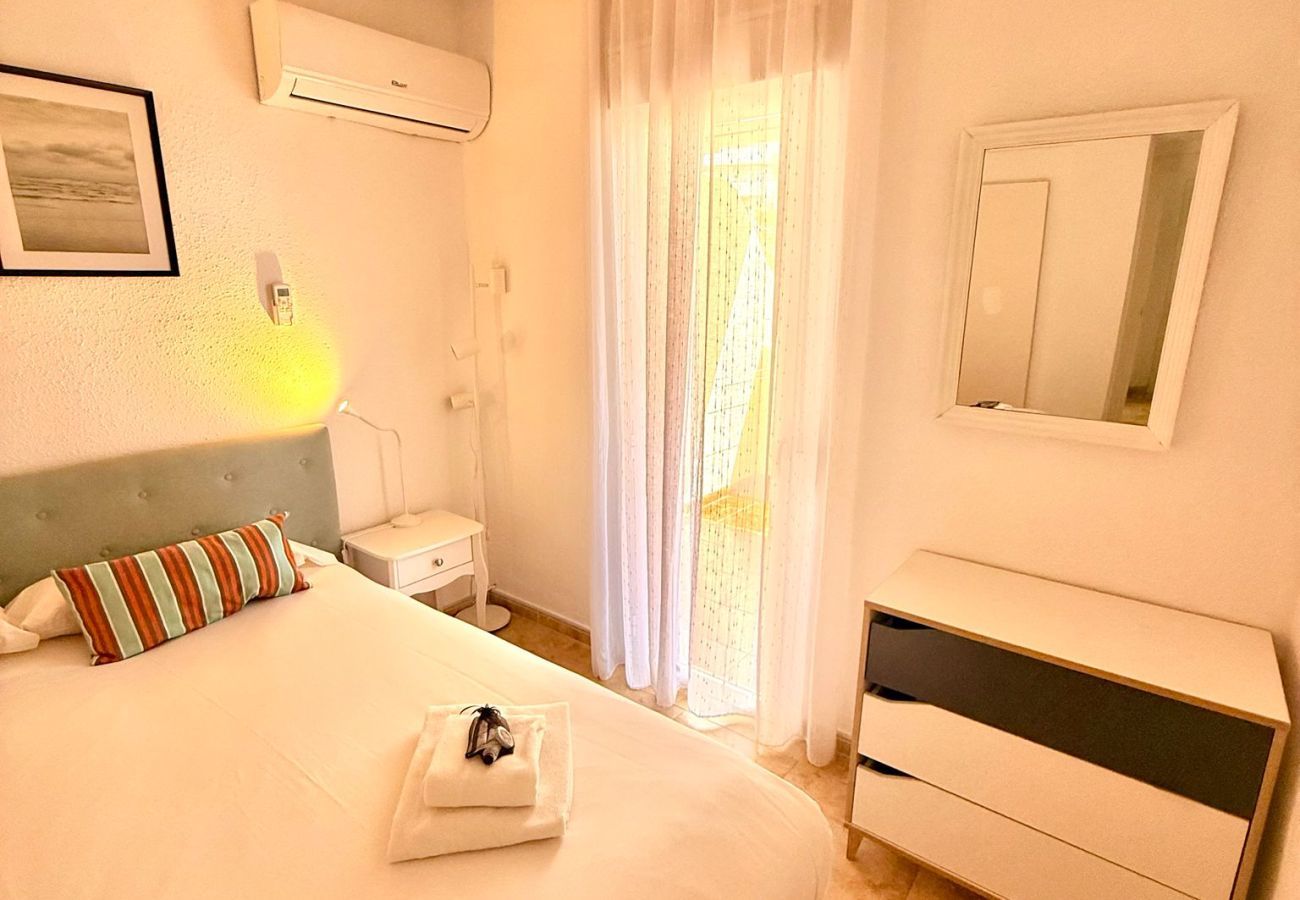 Apartment in Benalmádena - Lovely Sea and Garden View Apartment Benalbeach