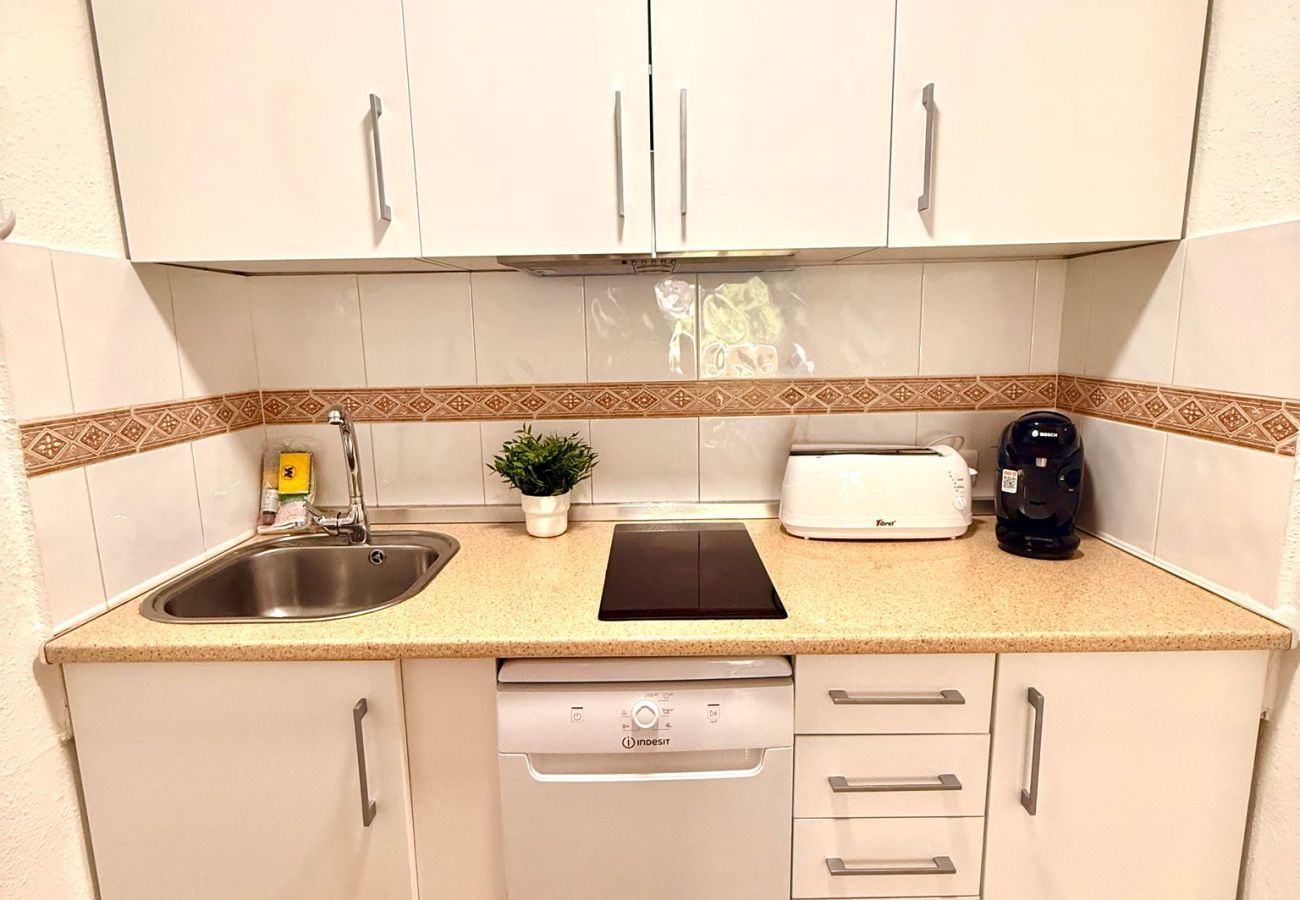 Apartment in Benalmádena - Lovely Sea and Garden View Apartment Benalbeach
