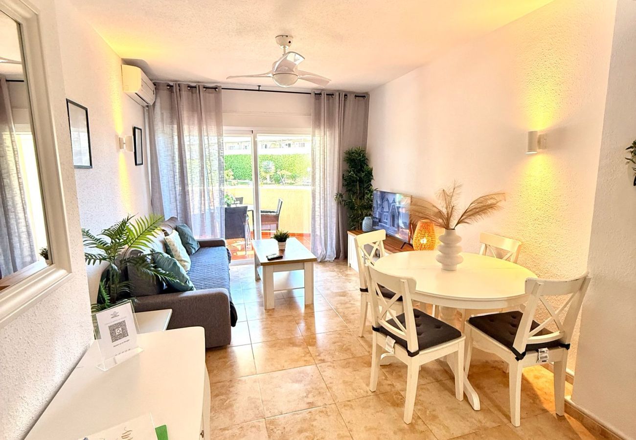 Apartment in Benalmádena - Lovely Sea and Garden View Apartment Benalbeach