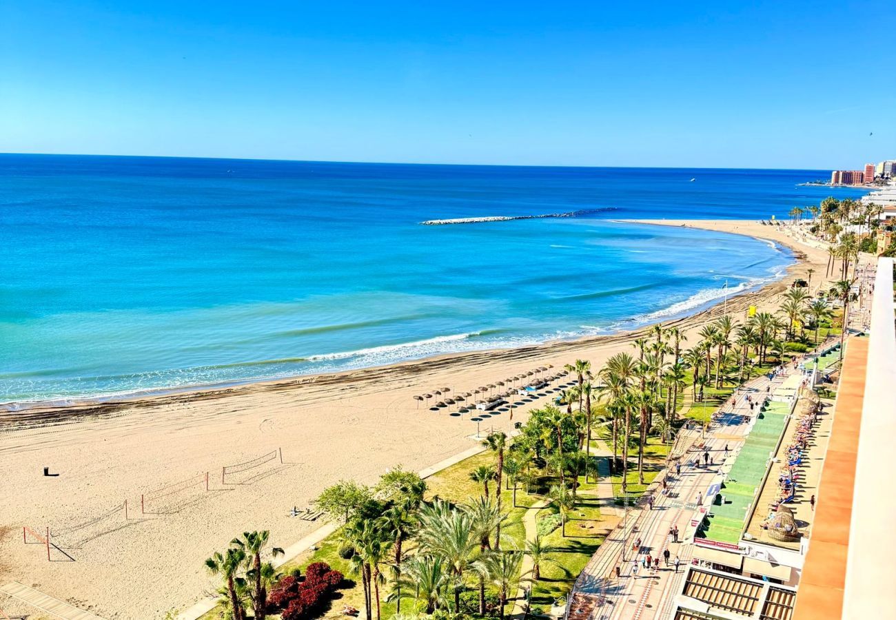 Apartment in Benalmádena - Deluxe penthouse with sea views near Puerto Marina