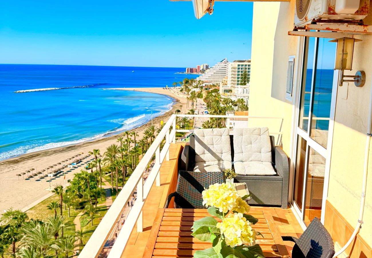 Apartment in Benalmádena - Deluxe penthouse with sea views near Puerto Marina