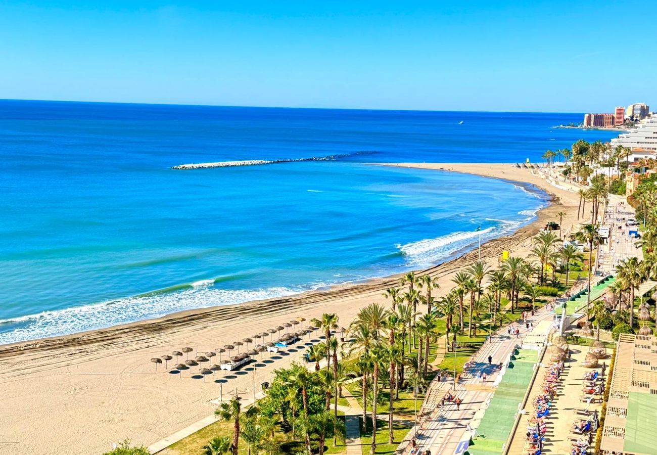 Apartment in Benalmádena - Deluxe penthouse with sea views near Puerto Marina