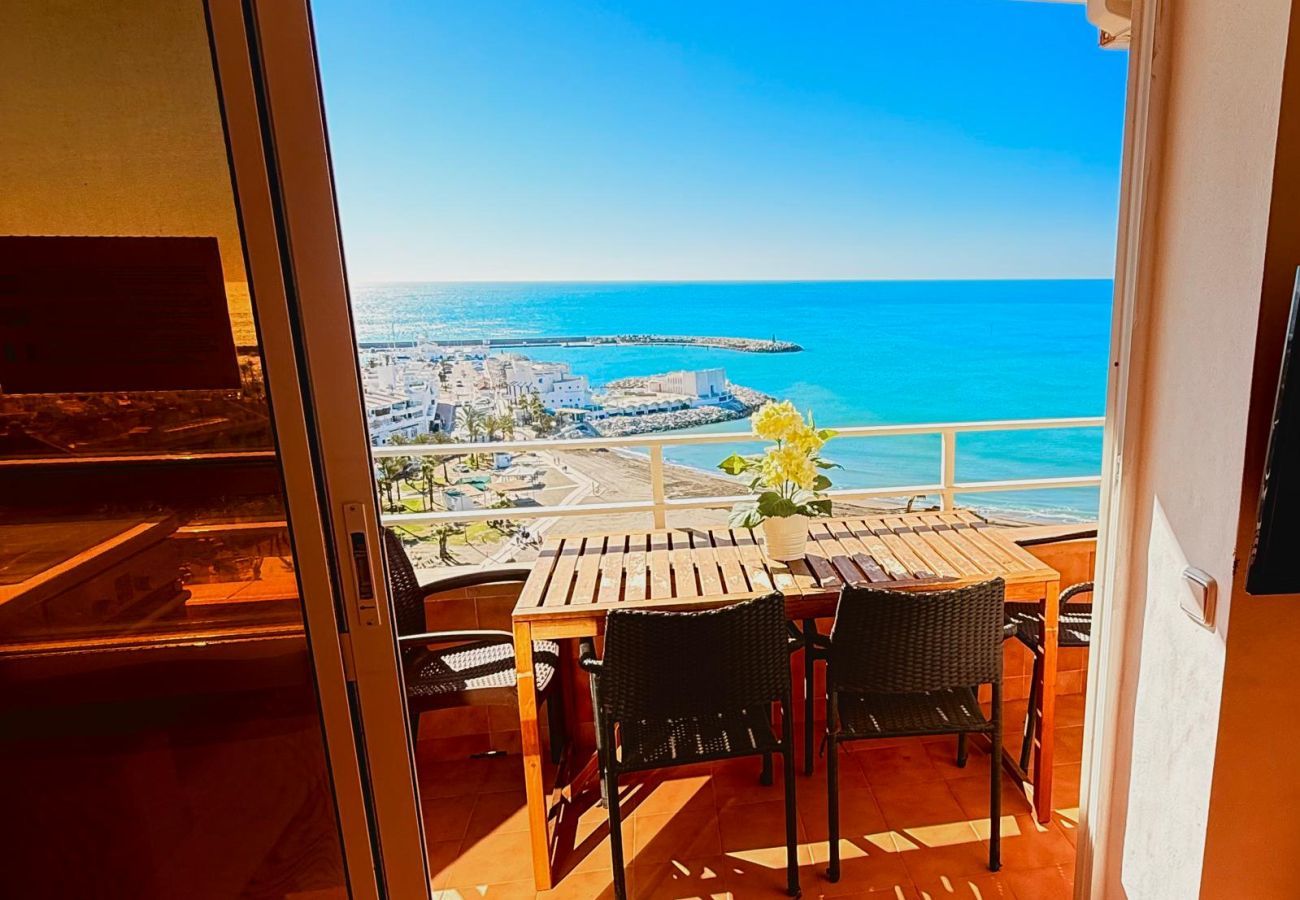 Apartment in Benalmádena - Deluxe penthouse with sea views near Puerto Marina