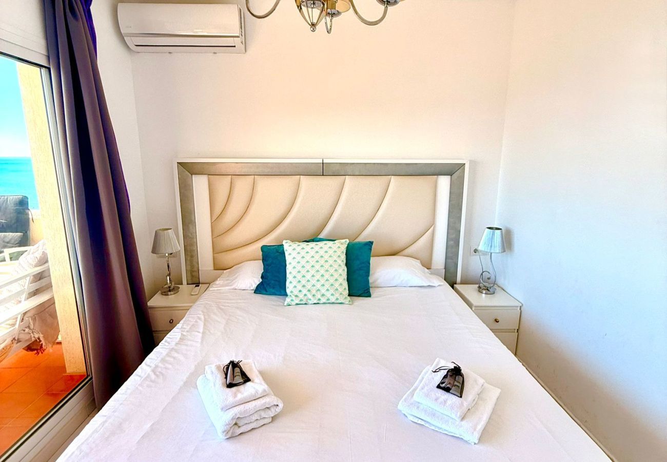 Apartment in Benalmádena - Large Deluxe Front Sea View Apartment Benalbeach