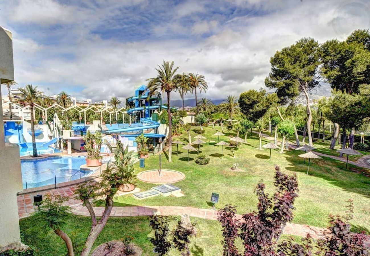 Apartment in Benalmádena - Deluxe Apartment in BenalBeach with Water Park