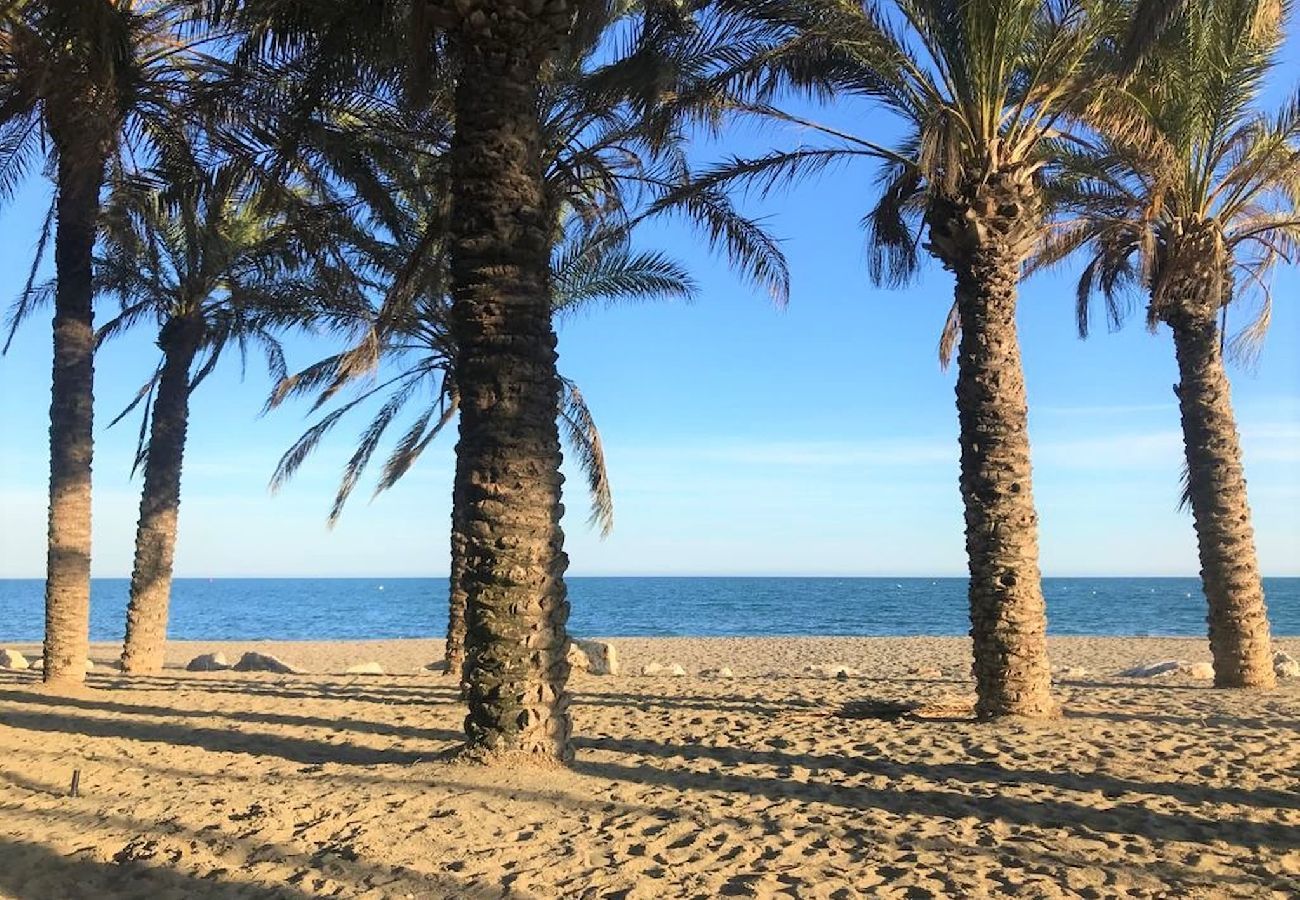 Apartment in Benalmádena - Deluxe Apartment Benalbeach Side Sea Views