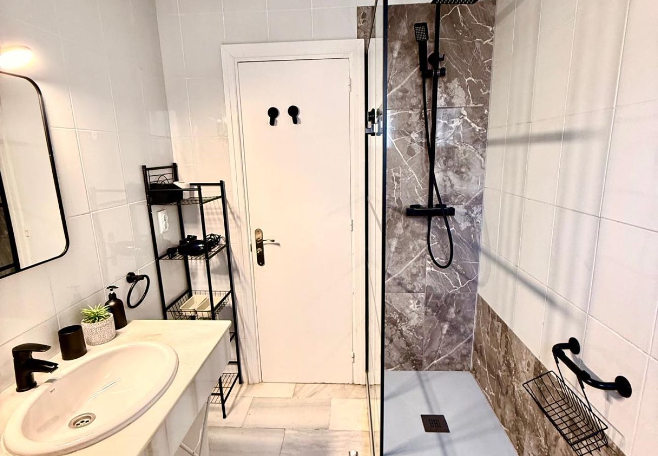 Apartment in Benalmádena - 1 Bedroom Apartment with Large Terrace and BBQ