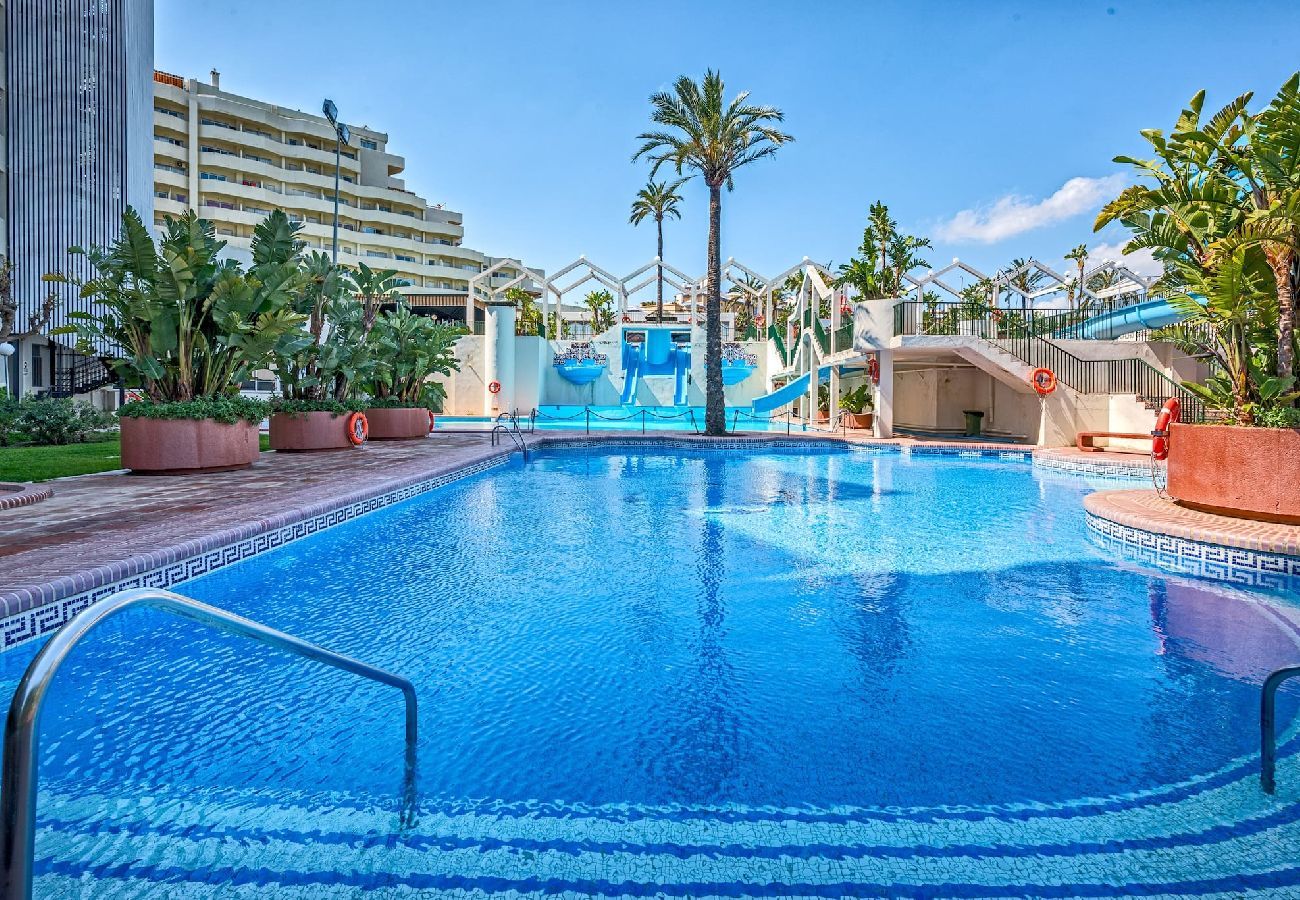 Apartment in Benalmádena - Cozy Apartment with Sea & Garden View Benalbeach