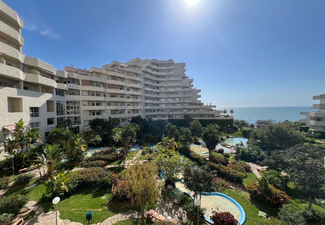 Apartment in Benalmádena - Cozy Apartment with Sea & Garden View Benalbeach