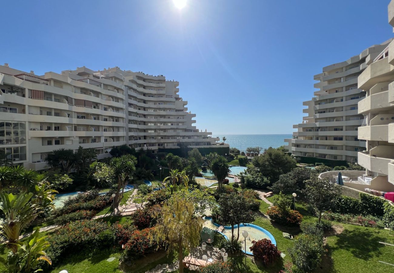 Apartment in Benalmádena - Cozy Apartment with Sea & Garden View Benalbeach