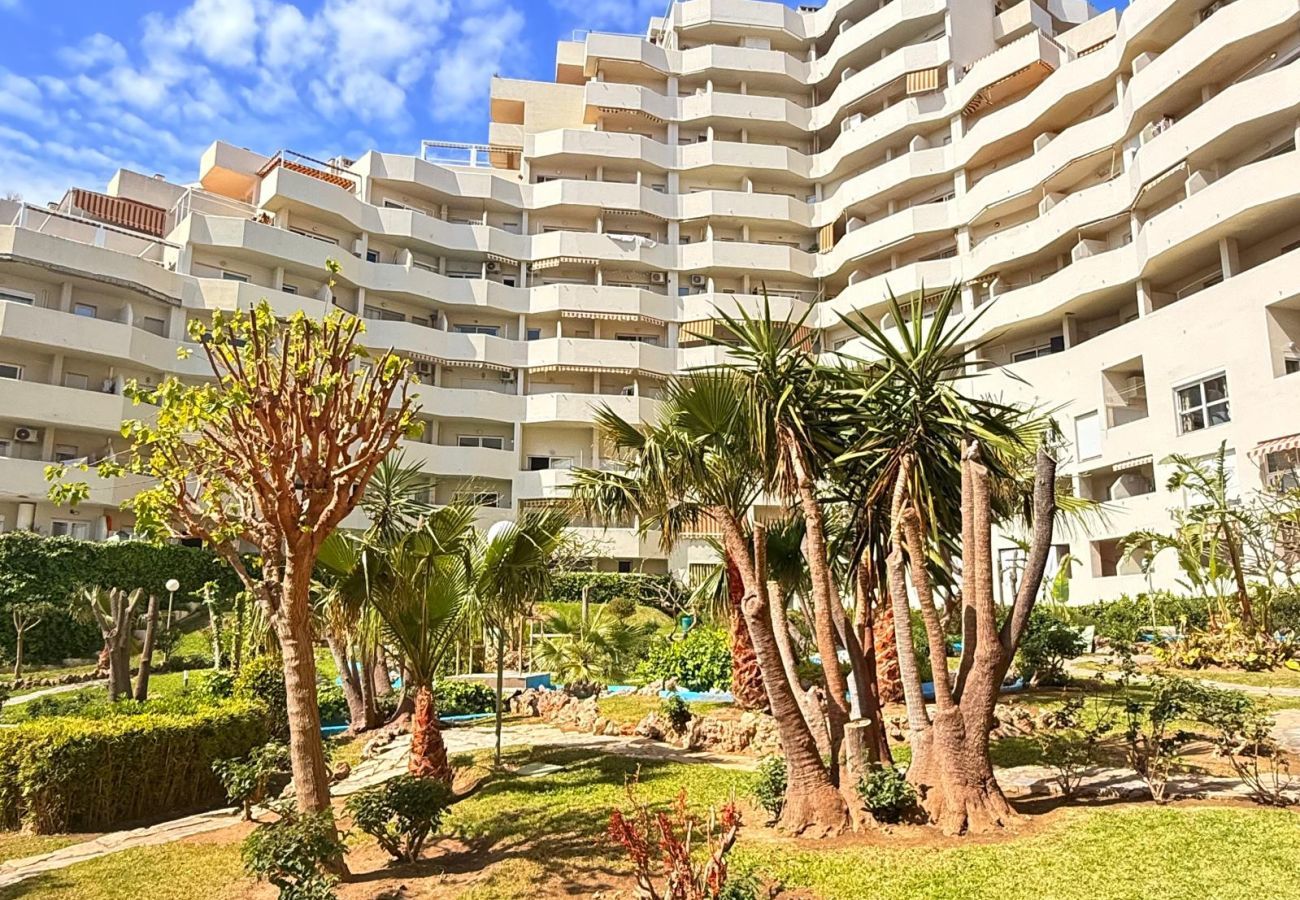 Apartment in Benalmádena - Benalbeach Apartment with Sea & Garden View 