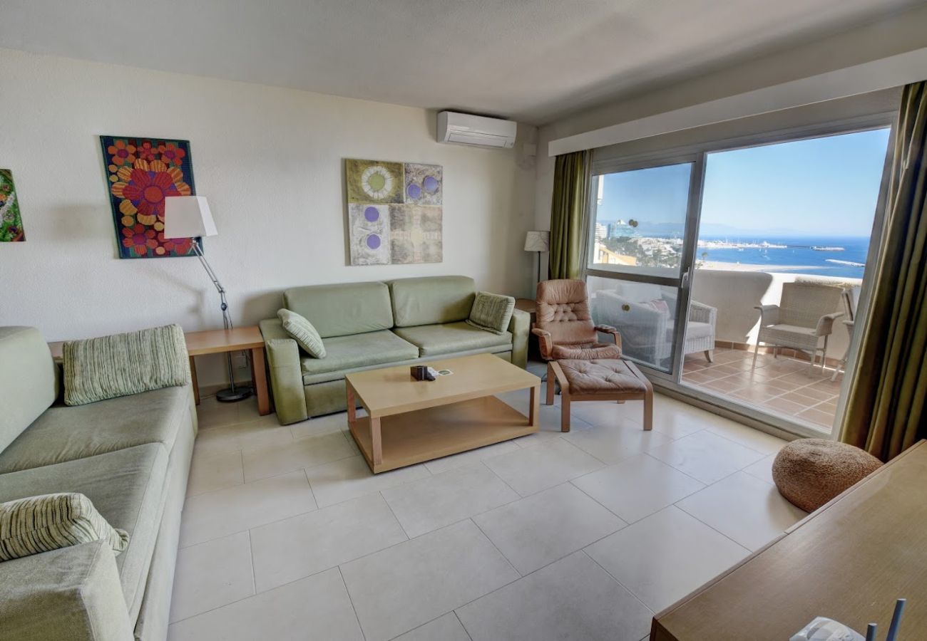 Apartment in Benalmádena - Deluxe Large Apartment with Sea Views Benalbeach