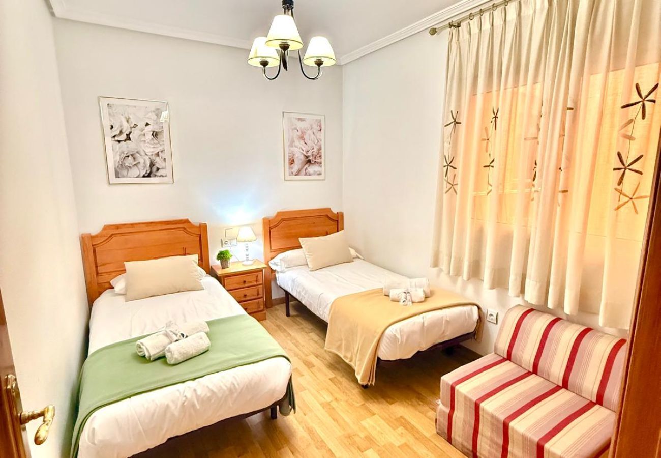 Apartment in Benalmádena - 2 Bedroom Apartment in Puerto Marina