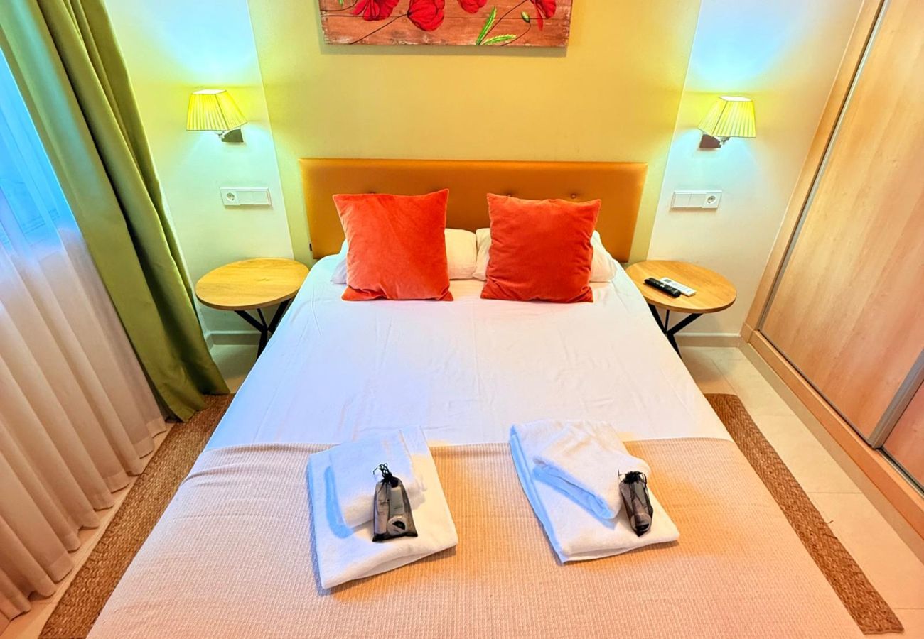 Apartment in Benalmádena - Charming Apartment in Benalbeach