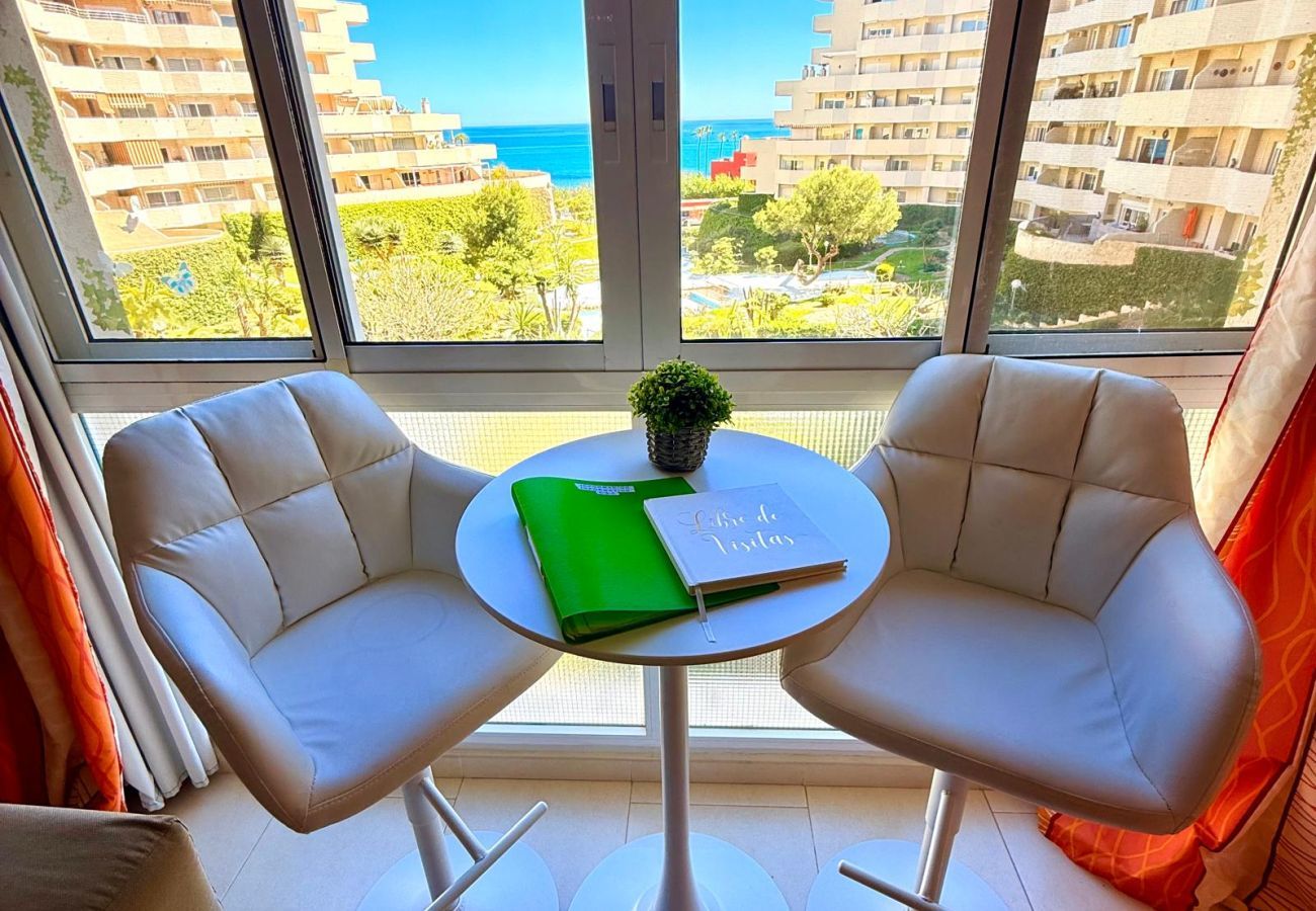 Apartment in Benalmádena - Charming Apartment in Benalbeach