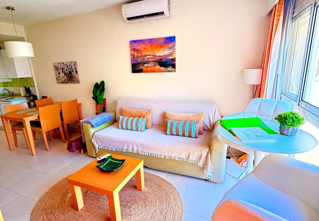 Apartment in Benalmádena - Charming Apartment in Benalbeach