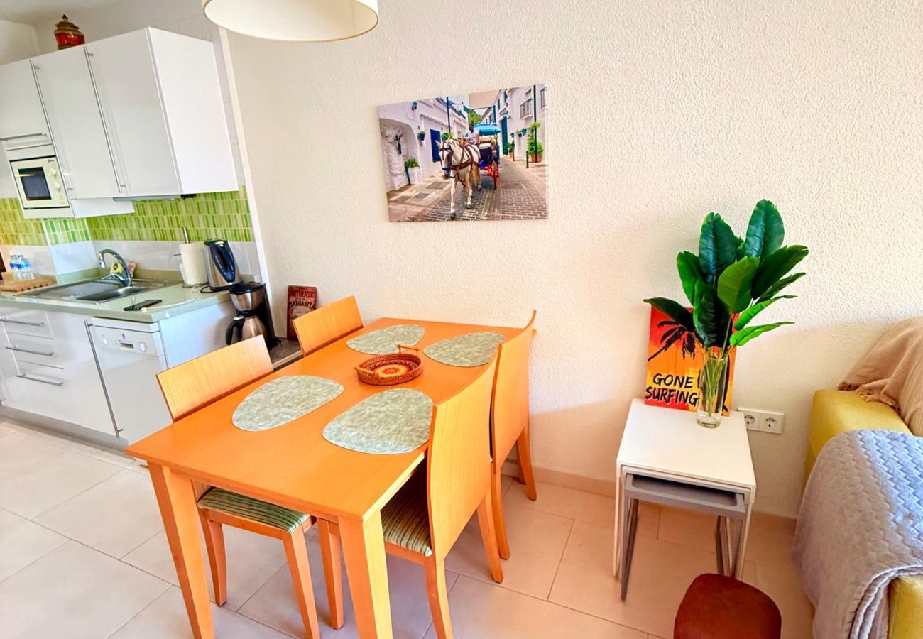 Apartment in Benalmádena - Charming Apartment in Benalbeach