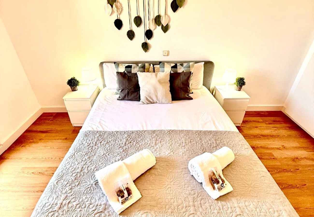 Apartment in Benalmádena - Charming Apartment with Sea and Garden View