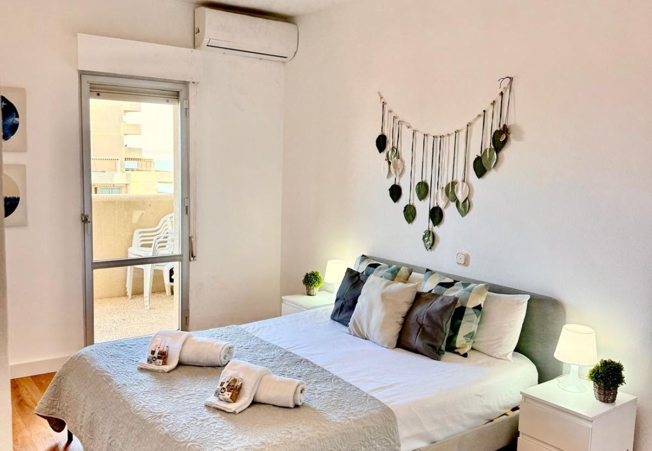 Apartment in Benalmádena - Charming Apartment with Sea and Garden View