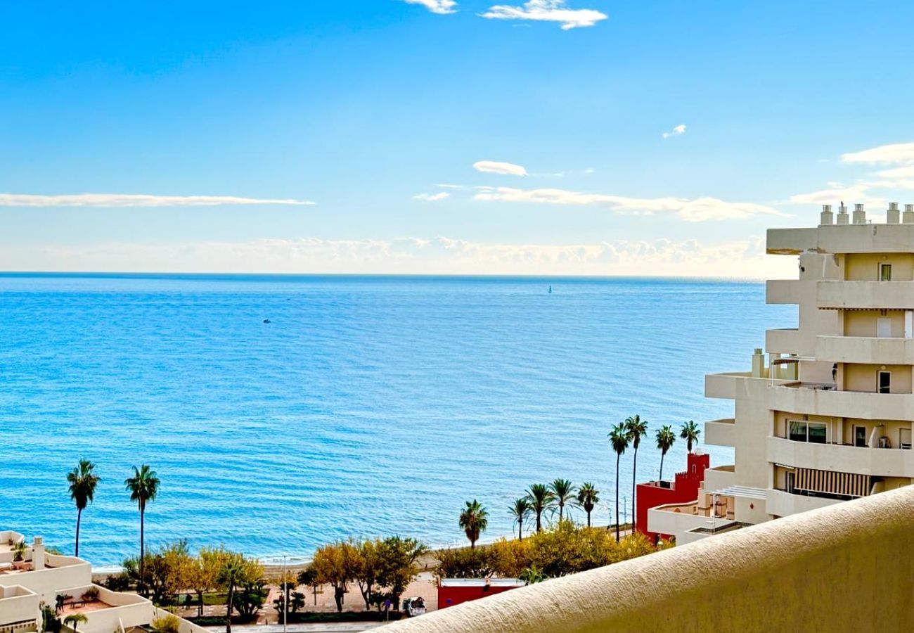 Apartment in Benalmádena - Charming Apartment with Sea and Garden View