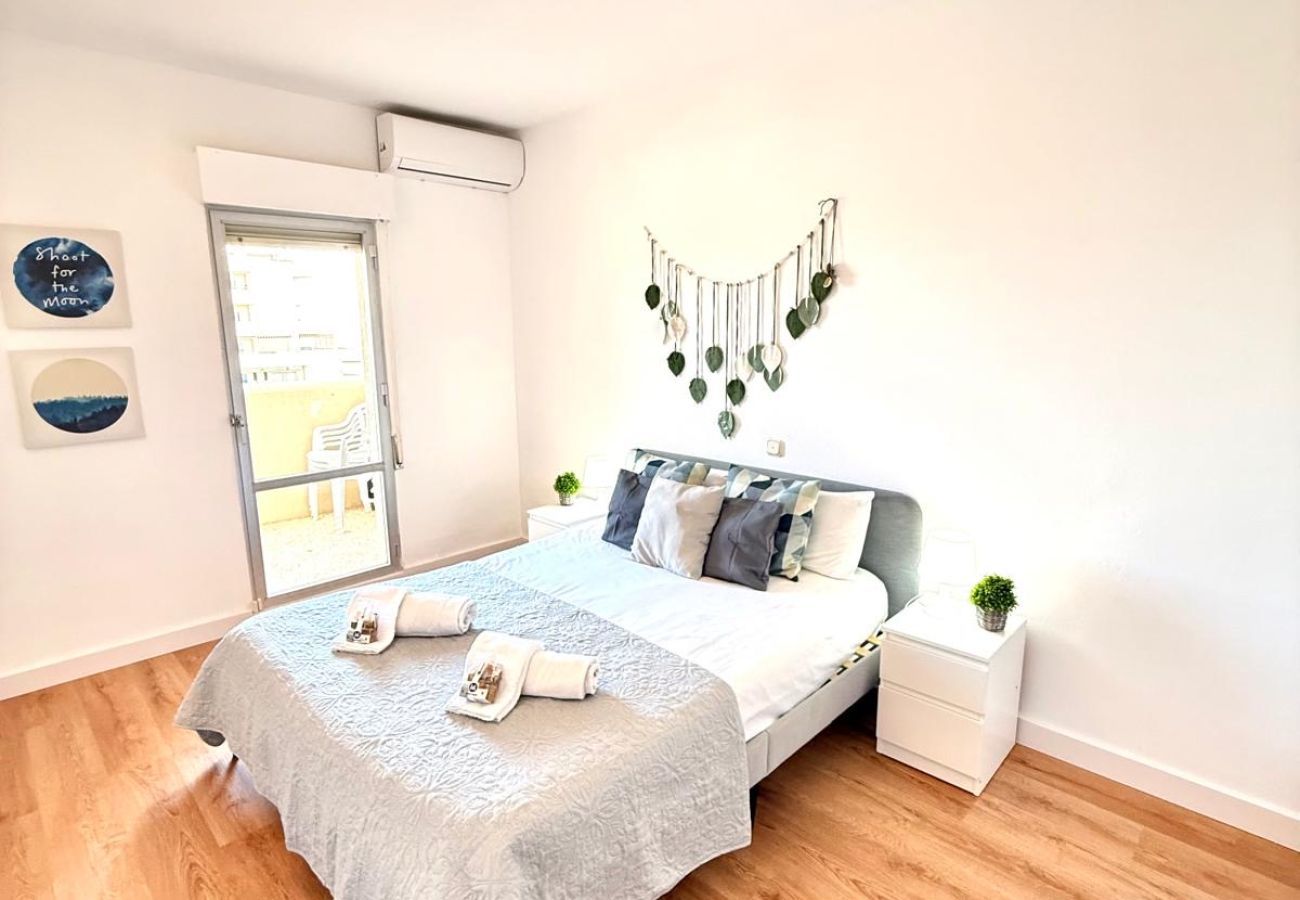 Apartment in Benalmádena - Charming Apartment with Sea and Garden View